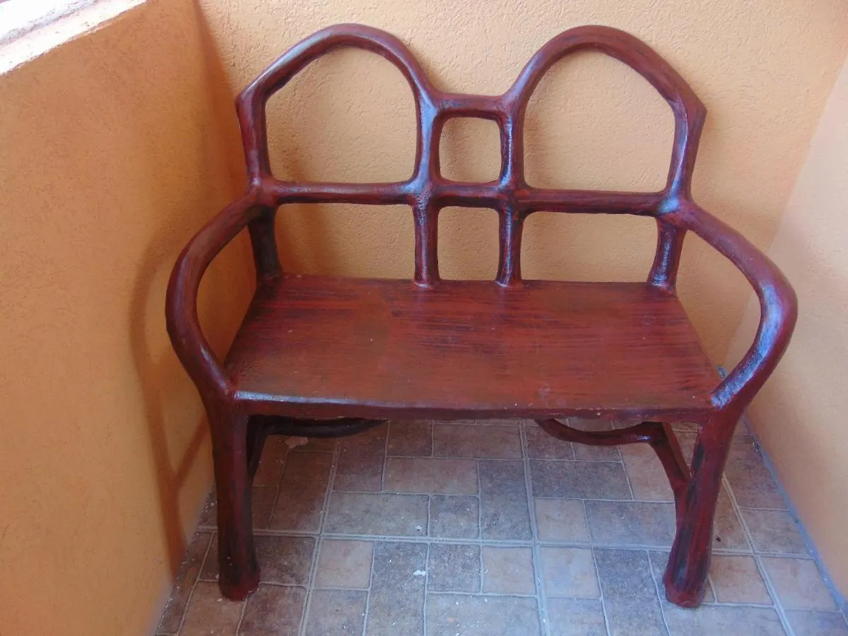 Tropical Manor Inn - Kingston Hotel