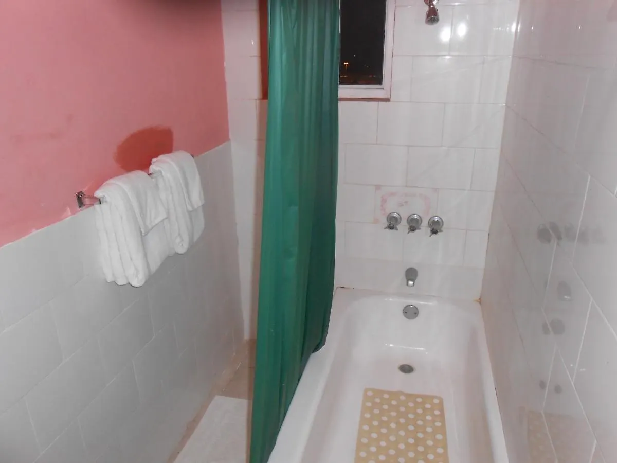 Hotel Tropical Manor Inn - Kingston